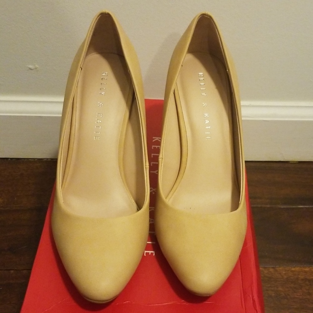 👠👠Kelly & Katie Tiana Pump in Cognac BRAND NEW